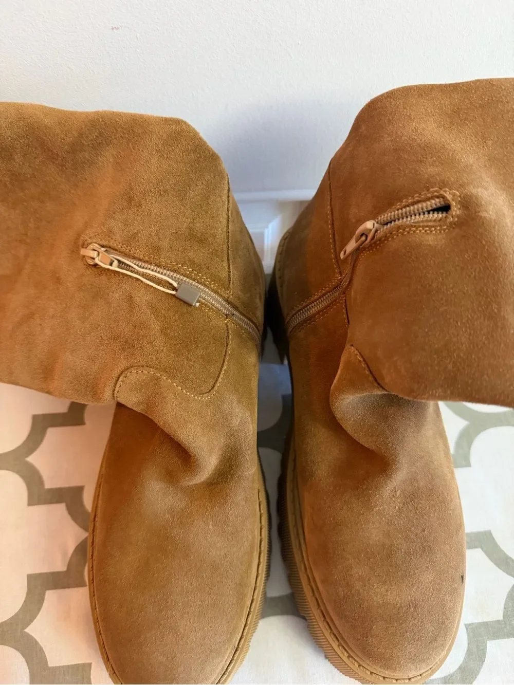 Oroscuro Italian suede leather boots Size 40 Like new with defects